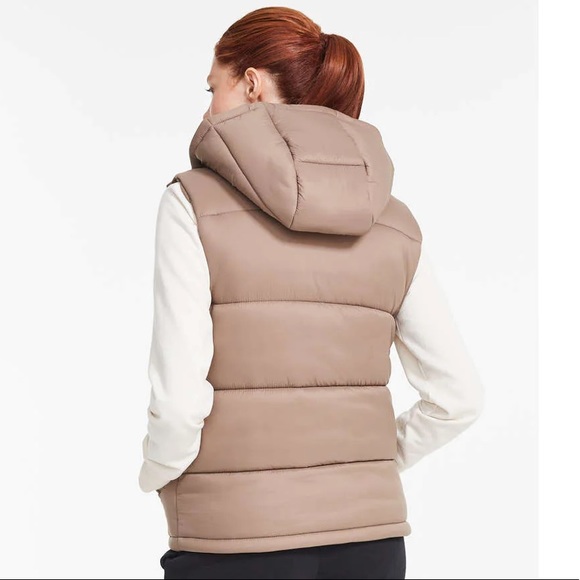 JOE FRESH Puffer Vest with PrimaLoft - Picture 2 of 7